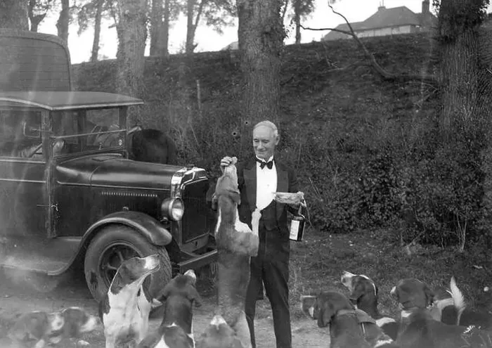 Framed Print : The Royal Artillery (RA) Drag hunt at Green St Green, Kent. Feeding the hounds. - 1934 Framed Print : The Royal Artillery (RA) Drag hunt at Green St Green, Kent. Feeding the hounds. - 1934