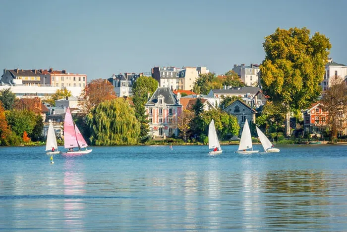 Framed Print : Sailing boats on the lake of Enghien les Bains near Paris, France Framed Print : Sailing boats on the lake of Enghien les Bains near Paris, France