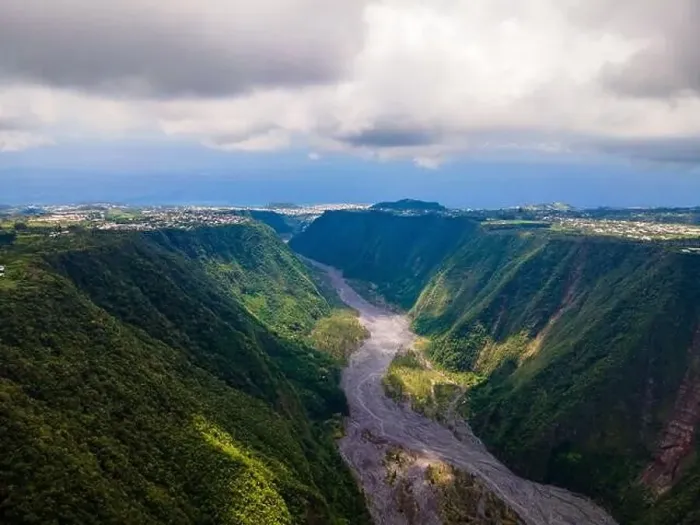 Framed Print : Saint-Joseph, Reunion Island - Ramparts River