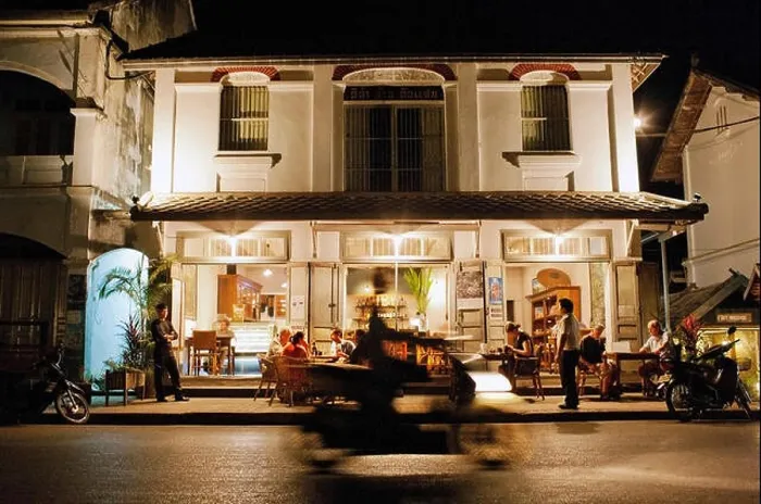 Framed Print : Sakkarin Road, the main drag at dusk. Luang Prabang, Laos Framed Print : Sakkarin Road, the main drag at dusk. Luang Prabang, Laos