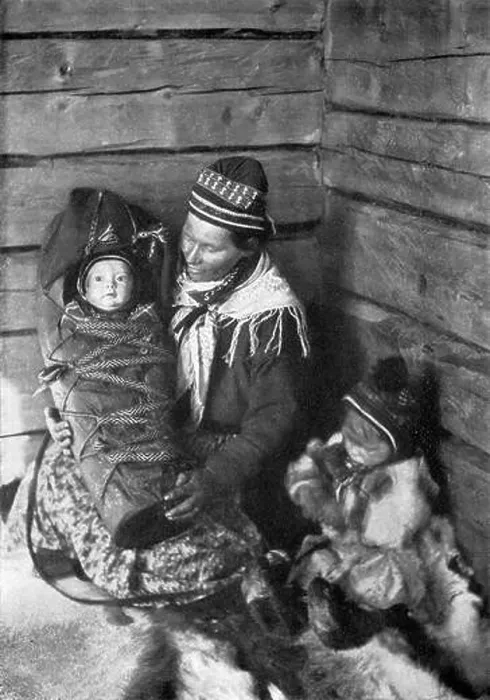 Framed Print : Sámi mother with her children