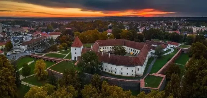Framed Print : Sarvar, Hungary - Aerial panoramic view of the Castle of Sarvar (Nadasdy castle) with Sarvar Arboretum Framed Print : Sarvar, Hungary - Aerial panoramic view of the Castle of Sarvar (Nadasdy castle) with Sarvar Arboretum