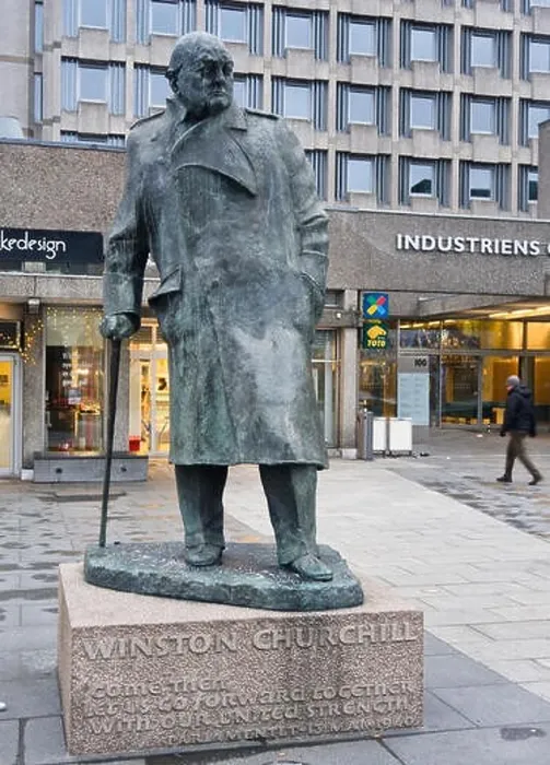 Framed Print : Sculpture of former British prime minister Winston Churchill in Solli plass square Oslo Norway, by sculptor Ivor Roberts-Jones Framed Print : Sculpture of former British prime minister Winston Churchill in Solli plass square Oslo Norway, by sculptor Ivor Roberts-Jones