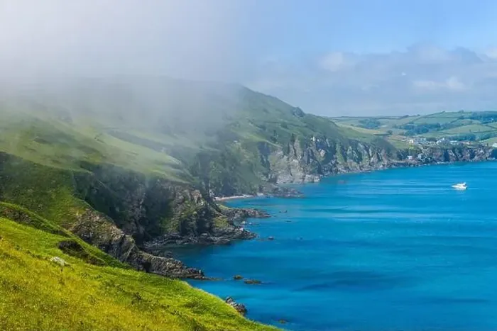 Framed Print : Sea Fret over Cliffs, Start Point Lighthouse, Trinity House and South West Coast Path, Devon, England