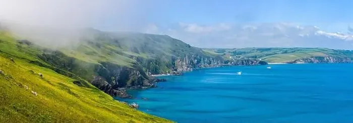 Framed Print : Sea Fret over Cliffs, Start Point Lighthouse, Trinity House and South West Coast Path, Devon, England