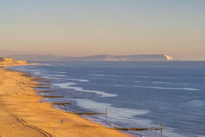 Framed Print : Sea view from Boscombe Fisherman's Walk towards Southbourne and the Isle of Wight on a clear day winter 2022