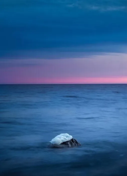 Framed Print : Seascape with sunset and pink horizon at winter evening Framed Print : Seascape with sunset and pink horizon at winter evening
