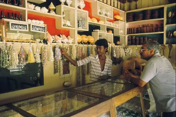 Framed Print : Seashell shop ; India ; Asia ; Asian ; Indian Framed Print : Seashell shop ; India ; Asia ; Asian ; Indian