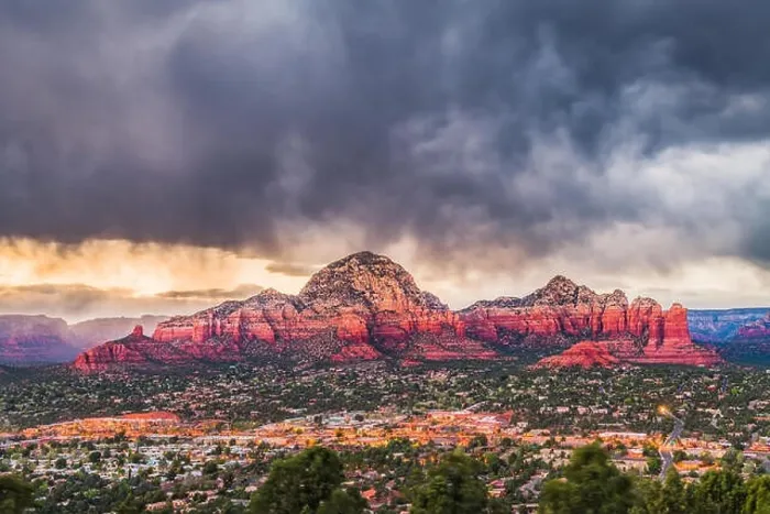 Framed Print : Sedona, Arizona, USA downtown and mountains Framed Print : Sedona, Arizona, USA downtown and mountains