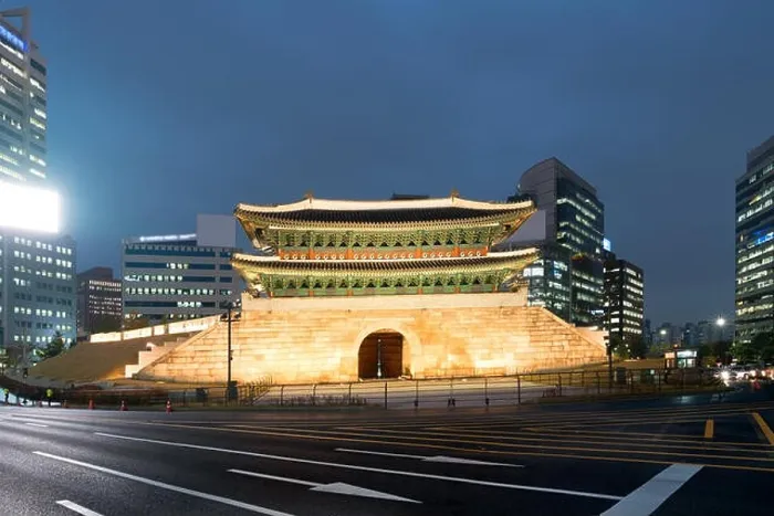 Framed Print : Seoul Namdaemun gate at night in Seoul, South Korea Framed Print : Seoul Namdaemun gate at night in Seoul, South Korea