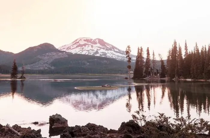 Framed Print : Serene beautiful lake in morning mountains, Oregon, USA Framed Print : Serene beautiful lake in morning mountains, Oregon, USA