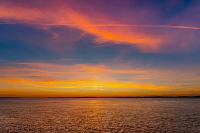 Framed Print : The setting sun lighting up the cloud cover over the Severn Estuary Framed Print : The setting sun lighting up the cloud cover over the Severn Estuary