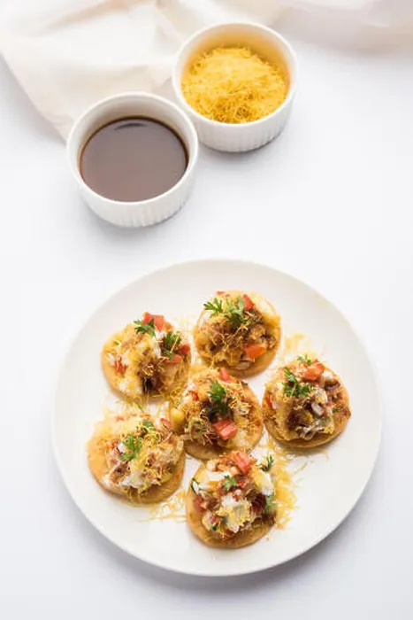 Framed Print : Sev Btata Puri / sev puri / papdi chat - popular indian snacks item - Indian street food, selective focus Framed Print : Sev Btata Puri / sev puri / papdi chat - popular indian snacks item - Indian street food, selective focus