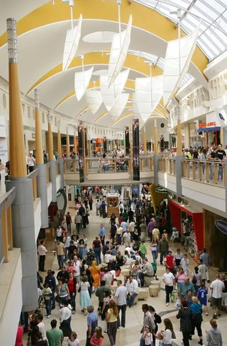 Framed Print : Shoppers, Bluewater shopping centre, Kent, England, UK. EDITORIAL USE ONLY Framed Print : Shoppers, Bluewater shopping centre, Kent, England, UK. EDITORIAL USE ONLY