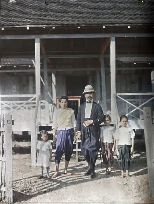 Framed Print : Siem Reap, Cambodia, Indochina A Cambodian civil servant (?) and his family Framed Print : Siem Reap, Cambodia, Indochina A Cambodian civil servant (?) and his family