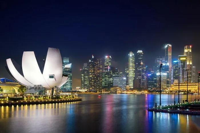 Framed Print : Singapore business district skyline in night at Marina Bay, Singapore Framed Print : Singapore business district skyline in night at Marina Bay, Singapore