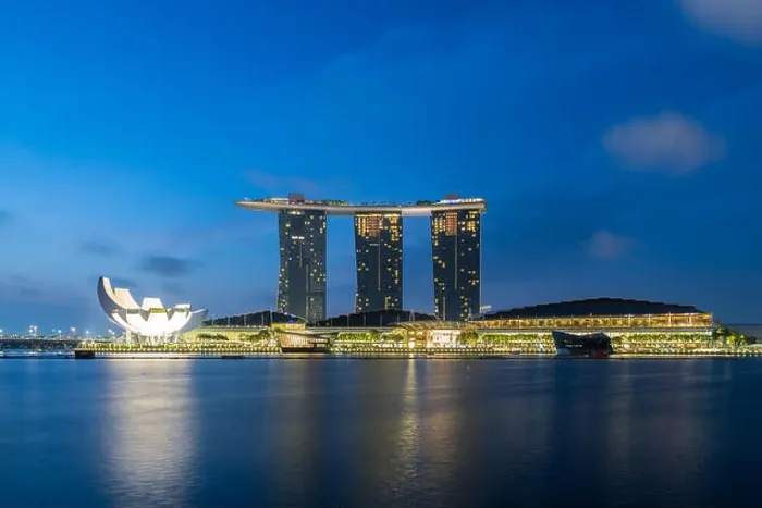 Framed Print : Singapore business district skyline before sunrise at Marina Bay, Singapore Framed Print : Singapore business district skyline before sunrise at Marina Bay, Singapore