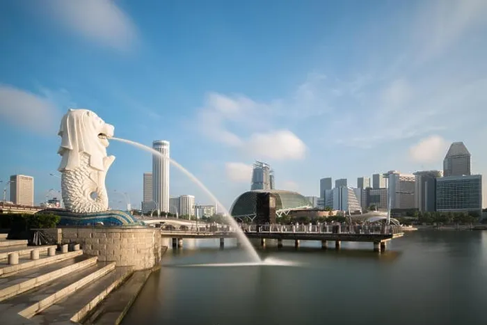 Framed Print : SINGAPORE - FEBRUARY 27, 2017 : Merlion statue fountain with Singapore business district skyline with sunrise in morning at Marina Bay, Singapore Framed Print : SINGAPORE - FEBRUARY 27, 2017 : Merlion statue fountain with Singapore business district skyline with sunrise in morning at Marina Bay, Singapore