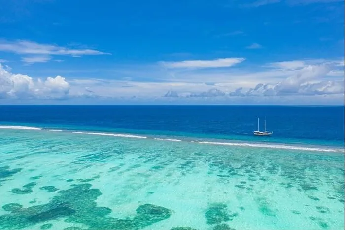 Framed Print : Small yacht sailing in tropical sea over coral reef in Indian ocean lagoon. Exotic island landscape, aerial view, tranquil nature scenic Framed Print : Small yacht sailing in tropical sea over coral reef in Indian ocean lagoon. Exotic island landscape, aerial view, tranquil nature scenic