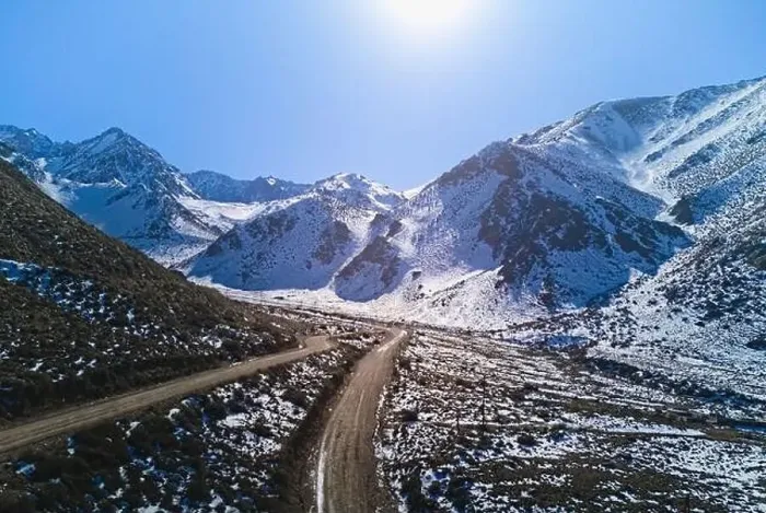 Framed Print : Snow covered Andes mountains near Vallecitos, in Mendoza, Argentina, on a clear sunny day Framed Print : Snow covered Andes mountains near Vallecitos, in Mendoza, Argentina, on a clear sunny day
