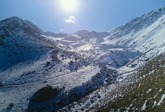 Framed Print : Snow covered Andes mountains near Vallecitos, in Mendoza, Argentina, on a clear sunny day Framed Print : Snow covered Andes mountains near Vallecitos, in Mendoza, Argentina, on a clear sunny day