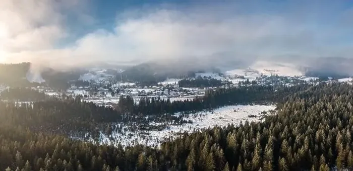 Framed Print : Snow-covered landscape at Christmas time in Hinterzarten in the Upper Black Forest, Germany