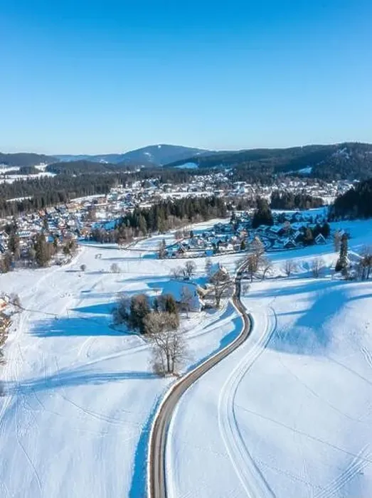 Framed Print : Snow-covered landscape at Christmas time in Hinterzarten in the Upper Black Forest, Germany Framed Print : Snow-covered landscape at Christmas time in Hinterzarten in the Upper Black Forest, Germany