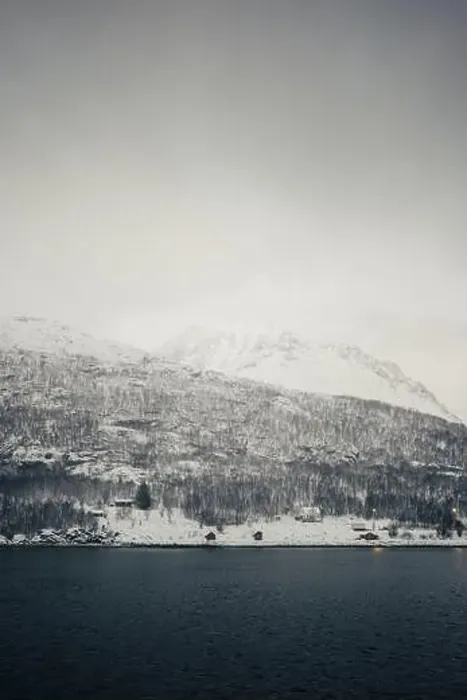 Framed Print : Snowy hillside of the Lyngen Alps in Troms, Norway in winter Framed Print : Snowy hillside of the Lyngen Alps in Troms, Norway in winter