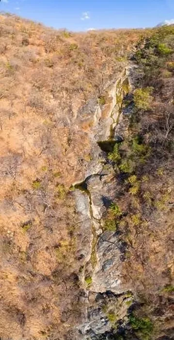 Framed Print : Sohwe falls seen from above in Zimbabwe's Mavuradona National Park Framed Print : Sohwe falls seen from above in Zimbabwe's Mavuradona National Park
