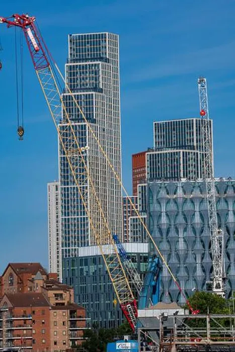 Framed Print : St George's Wharf, One Nine Elms, the American Embassy and the developments around Vauxhall Cross Framed Print : St George's Wharf, One Nine Elms, the American Embassy and the developments around Vauxhall Cross