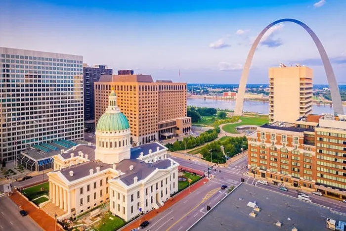 Framed Print : St. Louis, Missouri, USA downtown cityscape with the arch and courthouse at dusk