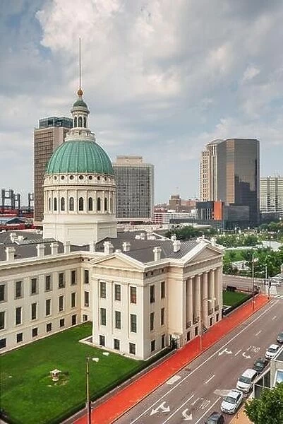 St. Louis, Missouri, USA downtown skyline and court house