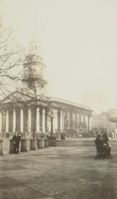 Framed Print : St Martins-in-the-Field, Trafalgar Square, London black-and-white prints Framed Print : St Martins-in-the-Field, Trafalgar Square, London black-and-white prints