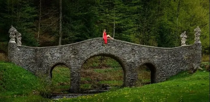 Framed Print : Stone arched bridge in the park Framed Print : Stone arched bridge in the park