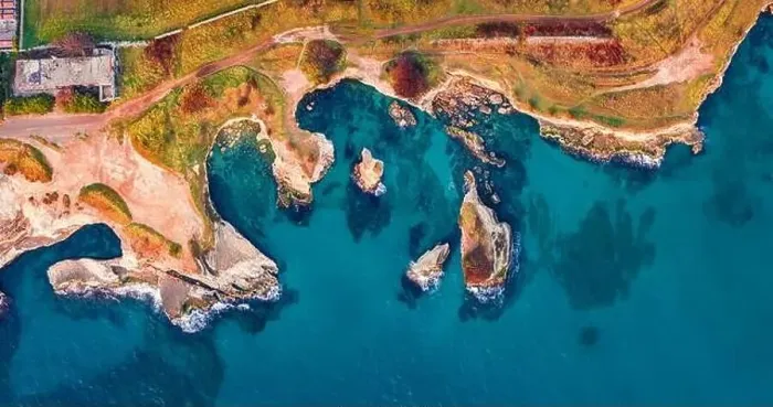 Framed Print : Straight-down view from flying drone of popular tourist attraction - Torre Sant'Andrea Framed Print : Straight-down view from flying drone of popular tourist attraction - Torre Sant'Andrea