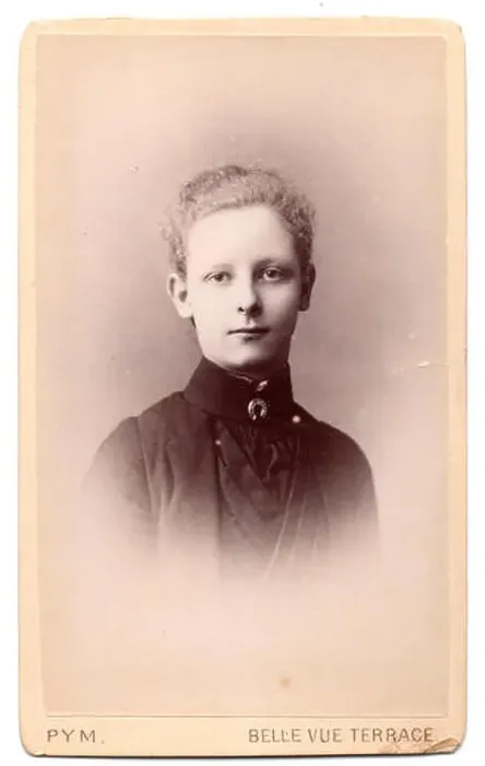 Framed Print : Studio portrait of Ethel Margaret Jupp, born 1874: Victorian photograph, circa 1895 Framed Print : Studio portrait of Ethel Margaret Jupp, born 1874: Victorian photograph, circa 1895