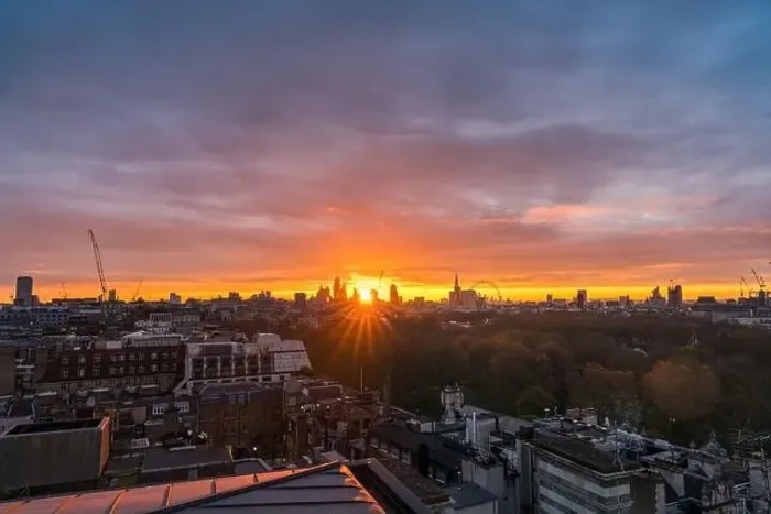 Framed Print : Stunning London city sunrise aerial view Framed Print : Stunning London city sunrise aerial view