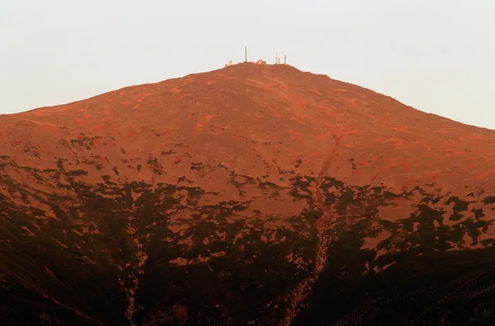 Framed Print : The summit of Mt Washington glows red at sunset in the White Mountains, New Hampshire, USA Framed Print : The summit of Mt Washington glows red at sunset in the White Mountains, New Hampshire, USA