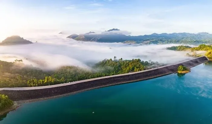 Framed Print : Sunrise sea of fog above Khao Sok national park, Surat Thani, Thailand Framed Print : Sunrise sea of fog above Khao Sok national park, Surat Thani, Thailand