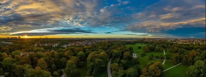Framed Print : Sunrise view over Munich in Germany in autumn Framed Print : Sunrise view over Munich in Germany in autumn