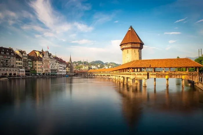 Framed Print : Sunset in historic city center of Lucerne with famous Chapel Bridge and lake Lucerne in Canton of Lucerne, Switzerland Framed Print : Sunset in historic city center of Lucerne with famous Chapel Bridge and lake Lucerne in Canton of Lucerne, Switzerland