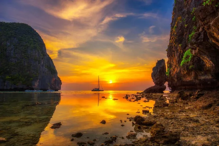 Framed Print : Sunset at the Maya beach on Koh Phi Phi island in Thailand Framed Print : Sunset at the Maya beach on Koh Phi Phi island in Thailand