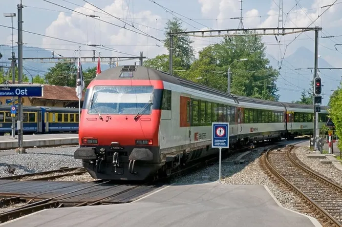 Framed Print : Swiss Regional train approaching Interlaken Ost station, Switzerland Framed Print : Swiss Regional train approaching Interlaken Ost station, Switzerland