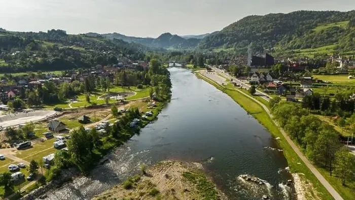 Framed Print : Szczawnica townscape and Dunajec River bends. Aerial drone view at springtime Framed Print : Szczawnica townscape and Dunajec River bends. Aerial drone view at springtime
