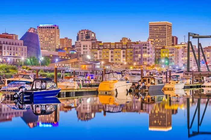 Framed Print : Tacoma, Washington, USA downtown skyline at dusk on Thea Foss Waterway Framed Print : Tacoma, Washington, USA downtown skyline at dusk on Thea Foss Waterway