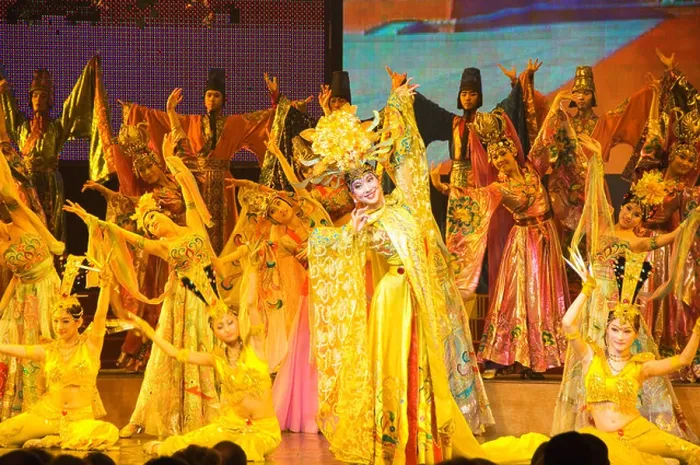 Framed Print : Tang Dynasty dance and Music Show at the Sunshine Grand Theatre, Xian City, Shaanxi Province, China Framed Print : Tang Dynasty dance and Music Show at the Sunshine Grand Theatre, Xian City, Shaanxi Province, China