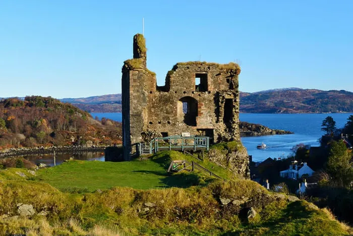 Framed Print : Tarbert Castle on Loch Fyne in Argyll and Bute, Scotland Framed Print : Tarbert Castle on Loch Fyne in Argyll and Bute, Scotland