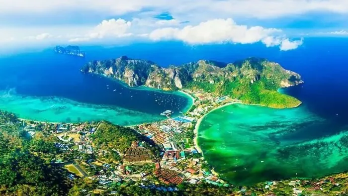 Framed Print : Thailand, Phi Phi Don island, Krabi province Framed Print : Thailand, Phi Phi Don island, Krabi province