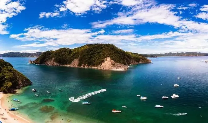 Framed Print : Tortuga Island with boats on a sunny holiday at Costa Rica Framed Print : Tortuga Island with boats on a sunny holiday at Costa Rica