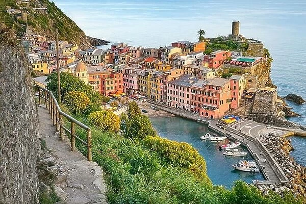 Tourist hiking trail to Vernazza, Cinque Terre, Liguria, Italy